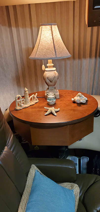 Standard Steering Wheel Table with Lamp and Decor