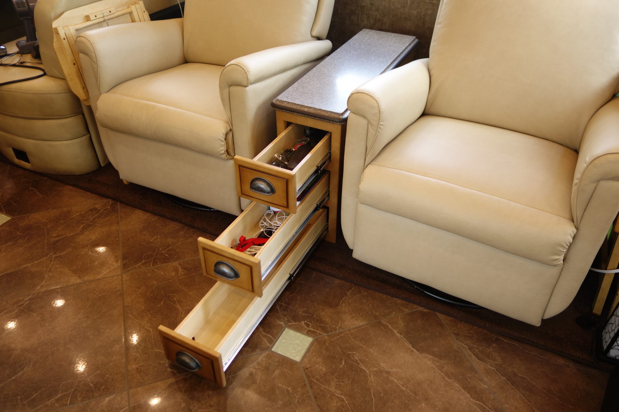 DSC05710 Skinny drawer set between drawers with open drawers