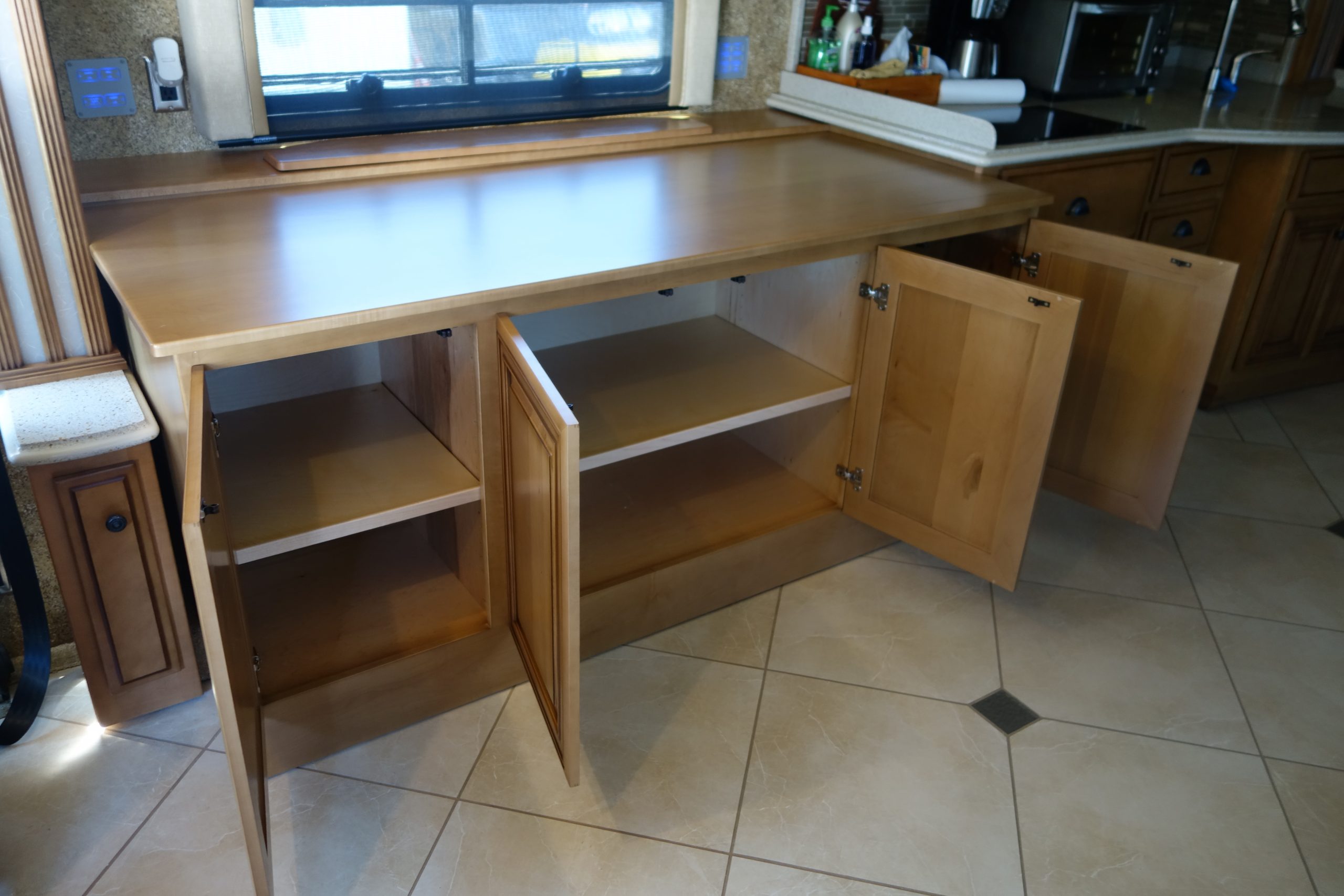 DSC05948 Custom countertop with open cabinets