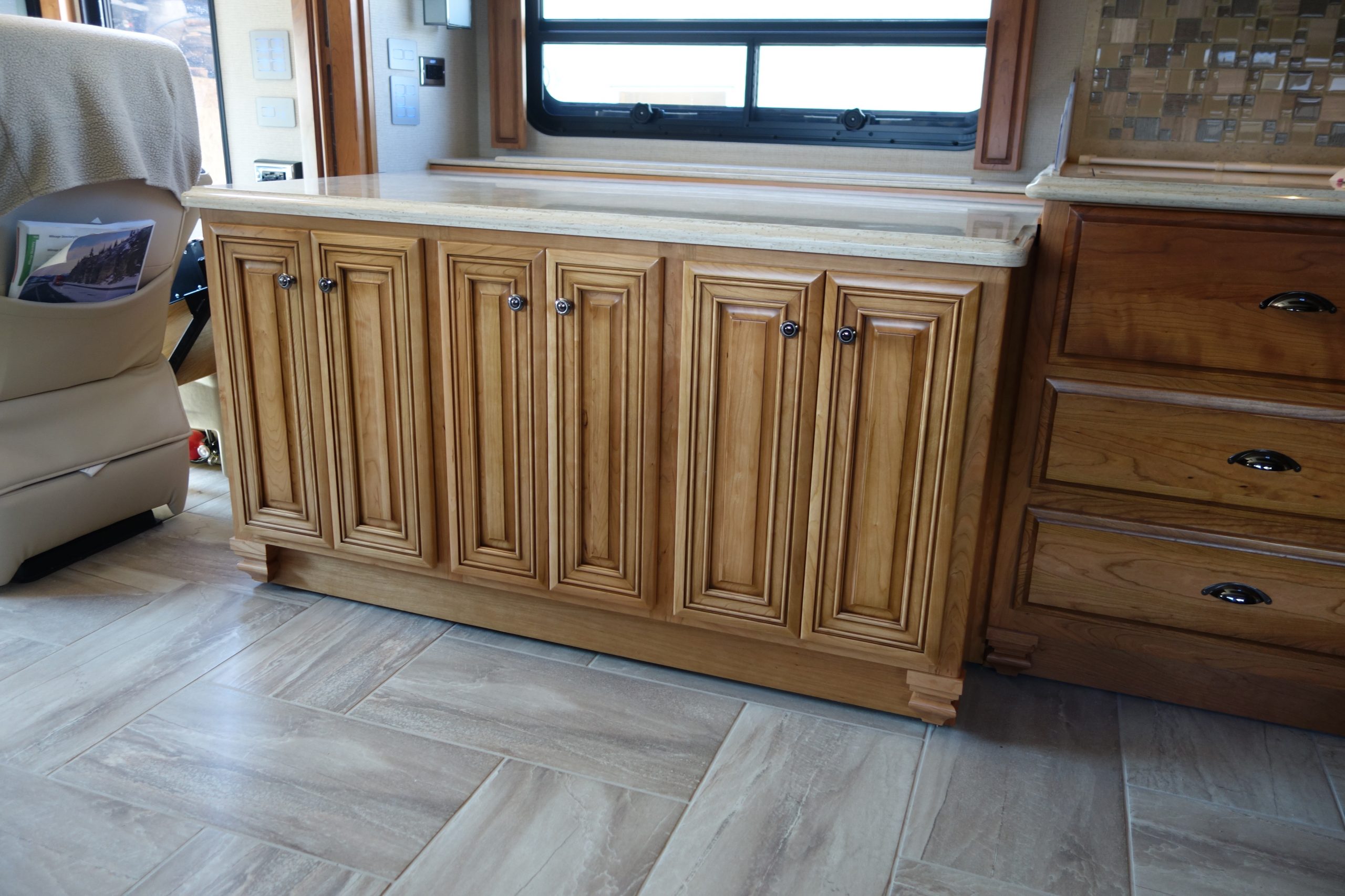 DSC06924 Custom kitchen countertop and cabinet set